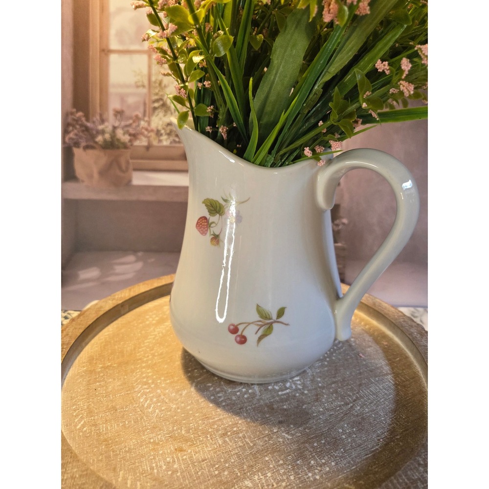 😎1980s‎ Botanical Fruit Ceramic Pitcher White Strawberry Grape Butterfly Vase - Picture 4 of 14